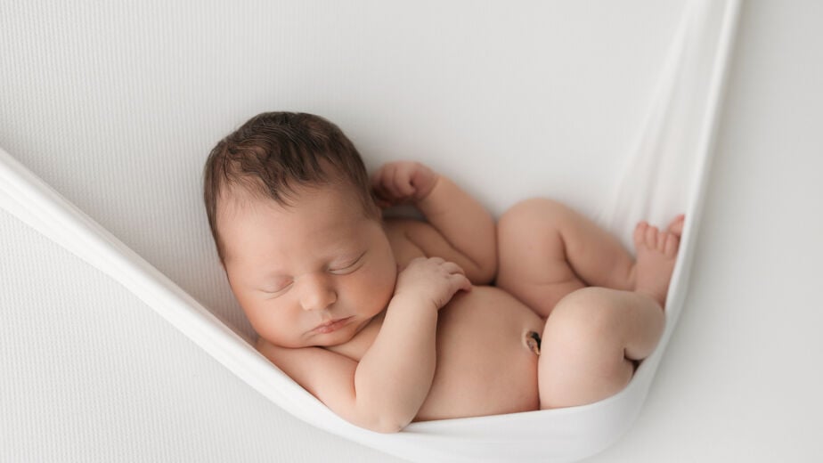 Newborn in hammock_4DUltrasound_Knoxville